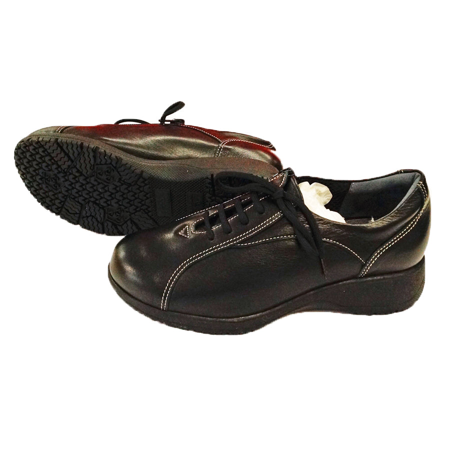 スタッドレスピッチングシューズ